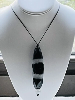 Collar Colgante Grande Facetado Natural Ágata Blanco y Negro Cordón de Cuero Ajustable Foto 1 de 4
