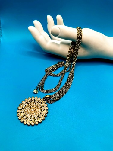 VETEMENTS Collana medaglione metallo tono oro borchiato cristallo vintage catenina