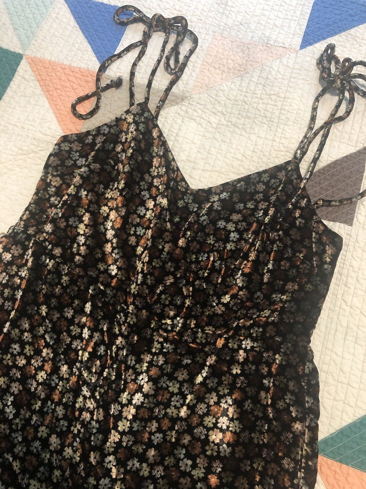 Женский комбинезон Madewell размер 10 бархатный богемный готический черный с цветочным узором на плечо - Изображение 1 из 4