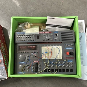 RADIO SHACK Science Fair Advanced Electronics Lab 300 progetti kit - Foto 1 di 5