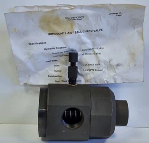 Nordson 124 935 1-1/4 in NPT Ball Check Valve - Picture 1 of 6