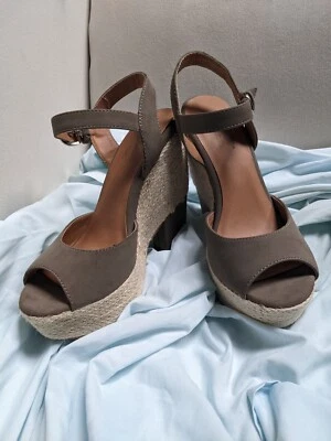 New NWD Seychelles Platform Wedge Taupe Heels Espadrilles Buckle Open Toe size 6 Foto 1 de 4