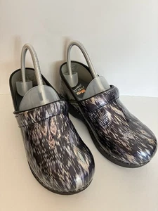 Dansko Gr. 36 US 6-6,5 Beruf Karriere lila grün silber Lackleder Clo - Bild 1 von 9