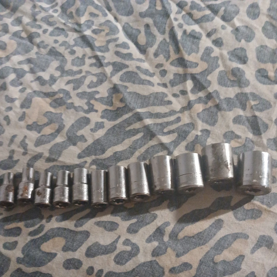 Craftsman USA 12 PC 1/4" 6 PT Metric G2 Socket 4-14MM Incl. 5.5 MM 826 - Image 1 of 3