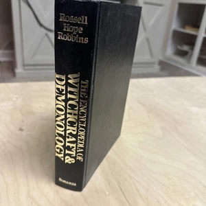 The Encyclopedia Of Witchcraft And Demonology By Rossell Hope Robbins 1981 - Foto 1 di 4