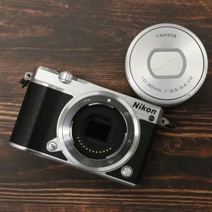 Nikon 1 J5 silver w/ 10-30mm Lens Kit Shuttercount 3708 [Near Mint] #6407 - Picture 1 of 13