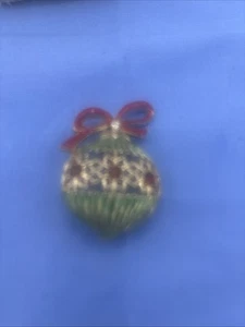 Vintage Weihnachtsschmuck Brosche gold rot & grün Emaille Anstecknadel Gerrys - Bild 1 von 4
