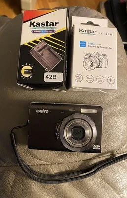 Sanyo VPC T700 7.0MP Digital Camera - Brown Tested Works. New Battery & Charger - Image 1 of 4