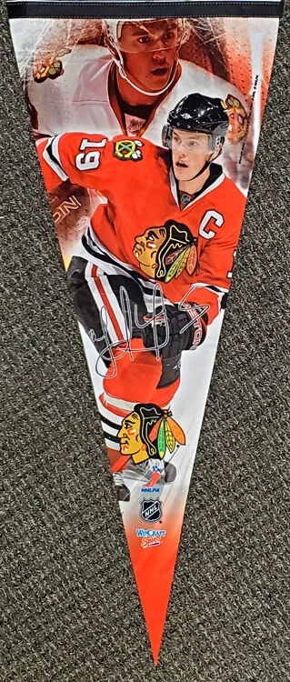 Enorme banderín de fieltro premium Jonathan Toews Chicago Blackhawks 2009 17x40 Foto 1 de 1