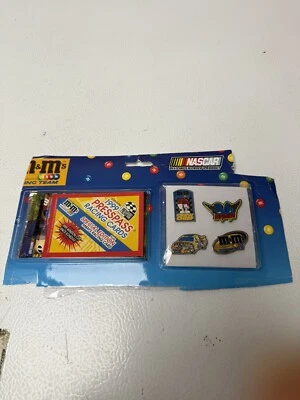 TARJETAS Y PINES DE CARRERAS M&M PASE DE PRENSA 5 PINES 1999 Foto 1 de 3