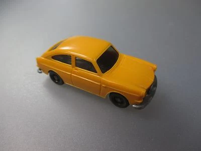 Wiking: VW 1500/ 1600 Berlina Senza IE (Schub499) - Immagine 1 di 2