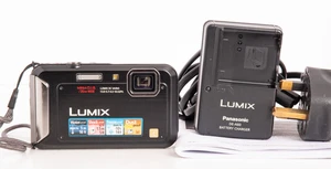Panasonic LUMIX DMC-FT20 16.1MP Water Shoch Staubdichte Digitalkamera - Bild 1 von 12