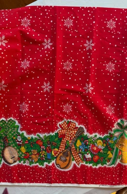 "Juguetes musicales de tela con borde rojo de Navidad American Greetings de 2,25 yardas x 36""" Foto 1 de 4