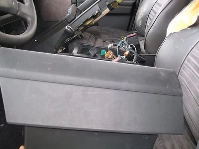 87 Alfa Romeo Milano Guantera Puerta Gris USADO  Foto 1 de 4