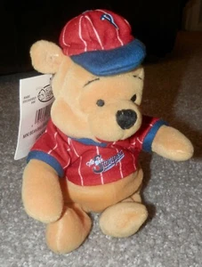 Disney Winnie the Pooh Peluche Oso de Béisbol 'The Bee Stompers" Nuevo 8" Peluche - Imagen 1 de 4