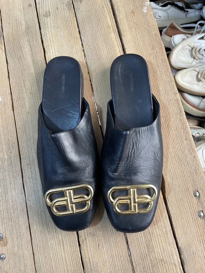 Balenciaga Acogedora Zapatilla BB Cuero en Negro con Tono Dorado Talla 37 EU Foto 1 de 4