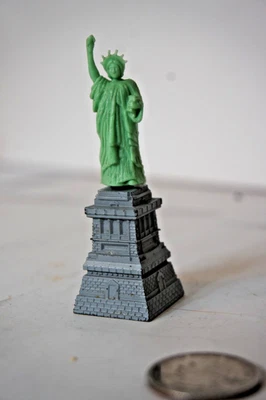 Tri Ang Minic barcos Estatua de la Libertad antorcha faltante Foto 1 de 2