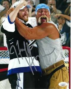 Foto firmada por Hulk Hogan 8x10 JSA #QQ40388 luchador WWE WWF Tampa Bay Lightning - Imagen 1 de 2