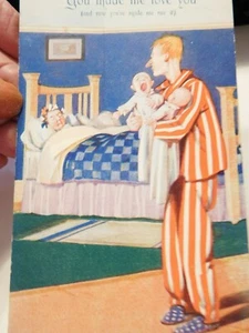 Antike Comic Postkarte, DU HAST MICH DAZU GEBRACHT, DICH ZU LIEBEN, Mann hält Zwillingsbabys - Bild 1 von 3