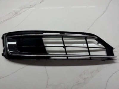 Parrilla exterior original Audi 4H0807680R 2015-2016 A8 lado derecho Foto 1 de 4