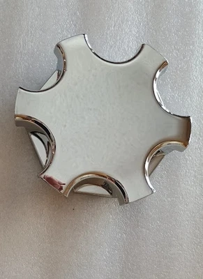 1 PC  FITS INFINITI 2001-2003 QX4 CHROME CENTER CAP 99-2056 73675 - Imagem 1 de 4