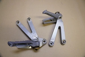 YAMAHA FZR400 FZR 400 1WG GENESIS 1988 set of rear footrests pegs body frame - Picture 1 of 6