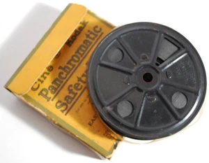 1932 Vintage 16mm B/W Silent Home Movie Football - Foto 1 di 6