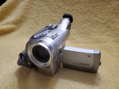 CANON ELURA 85 NTSC 360X ZOOM MINIDV COMPACT DIGITAL CAMCORDER FOR PARTS/REPAIR - Image 1 of 4