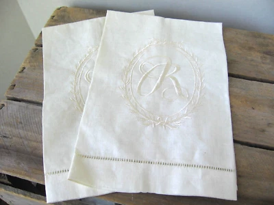 Mudpie Bege 100% Linho Monogramado "R" Conjunto de 2 Toalhas de Convidado Novas Nunca Usadas - Imagem 1 de 4