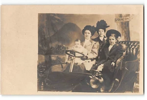Foto de estudio RPPC familiar en coche, Spokane, WA automóvil antiguo postal de la década de 1910 - Imagen 1 de 2