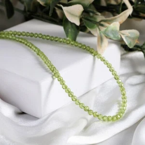Natürlicher grüner Peridot facettiert rund 2 mm Edelstein Perlen minimalistische Halskette 18 Zoll - Bild 1 von 8