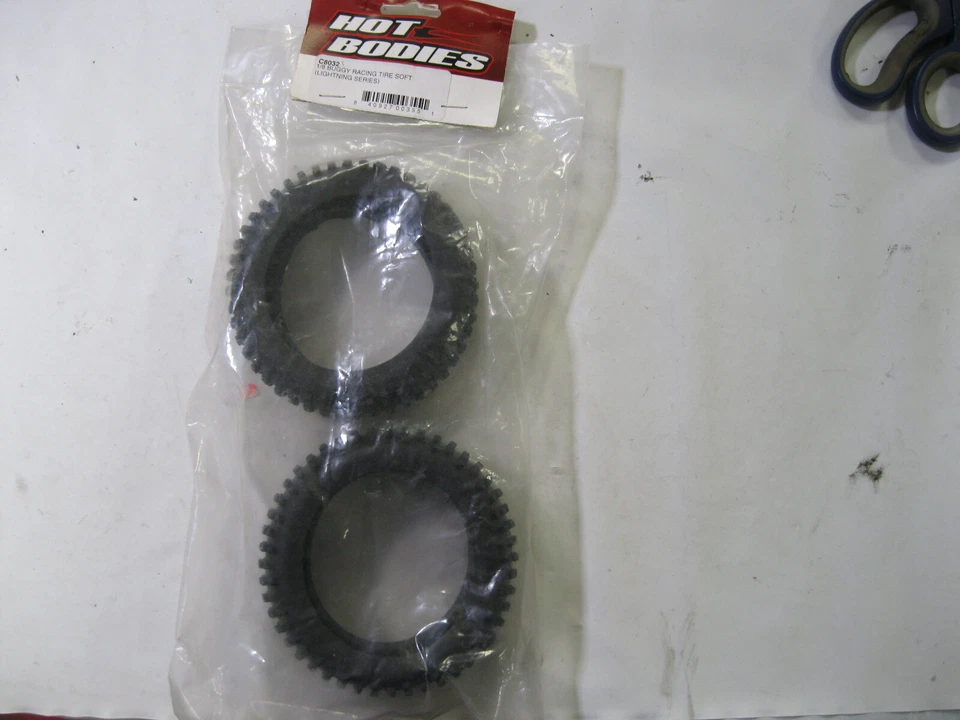 Neumáticos de buggy HPI Hot Bodies C8032 1/8 (2) para radiocontrol serie Lightning delanteros traseros Foto 1 de 4