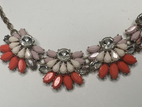 VETEMENTS Collana dichiarazione cluster cristalli JCrew corallo rosa chiaro multicolore