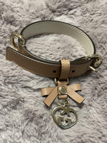 GUCCI Collare per Animali Domestici in Pelle Nastro Beige e Charm Cuore Regolabile Cane XS S