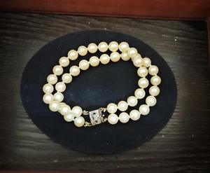 vintage faux double strand pearl bracelet made in Japan 8-inch Length 1970s - Picture 1 of 10