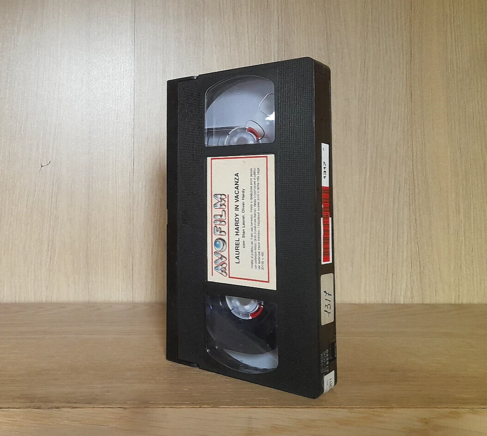 LAUREL HARDY IN VACANZA _ STANLIO E & OLLIO _ VHS Avofilm _ C9 - Immagine 1 di 1