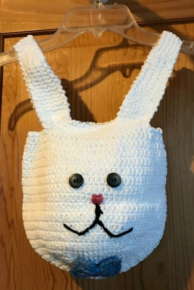 Bolso de Pascua de ganchillo hecho a mano Mr. Bunny con pajarita azul Foto 1 de 4