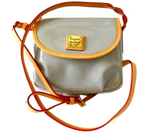 Bolso de mano bandolera de charol gris Dooney & Bourke - Imagen 1 de 6