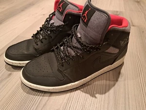Size 10 - Jordan 1 Mid Holiday - Picture 1 of 9