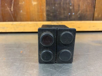 Alfa Romeo Spider 1983-94 • Interruptor de peligro de emergencia original. Usado.   AR5385 Foto 1 de 4