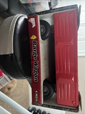 Ertl 1/16 International Barge Wagon Trailer - Image 1 of 2