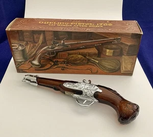 Avon "Dueling Pistol 1760" Tai Winds After Shave 4oz Full Bottle w Box Glass Gun - Imagen 1 de 9