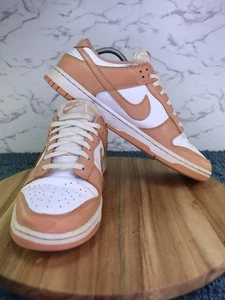 Zapatos deportivos Nike Dunk bajos blancos rosa susurro DD1503-118 para mujer talla 12 - Imagen 1 de 24
