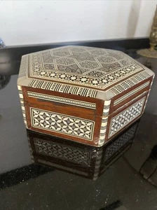 Vintage Syrian Islamic Micro Mosaic Marquetry Inlaid Wood Khatam Box 6.5” - Picture 1 of 7