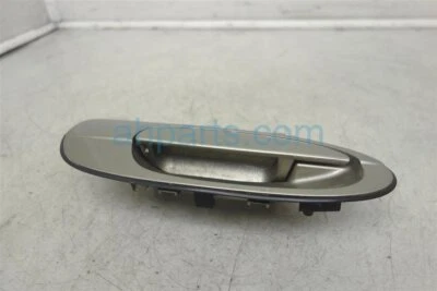 Manija de puerta exterior derecha pasajero trasero Infiniti I35 2002-2004 - dorado Foto 1 de 4