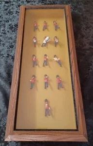 Tin Toy Soldiers Marching Band Set - Vintage Framed - Scottish, British, English - Picture 1 of 5
