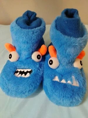 Zapatilla Monster Boot mediana 7/8 azul con agarre inferior calzado de invierno para niños pequeños  Foto 1 de 4