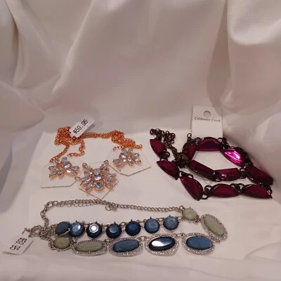 Lote de 3 Collares Nuevos Coldwater Creek & Khols Verde Rojo Transparente Foto 1 de 4