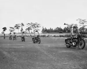 Frauen Stuntfahrer auf Motorrädern 1900er 8x10 Nachdruck des alten Fotos - Bild 1 von 1