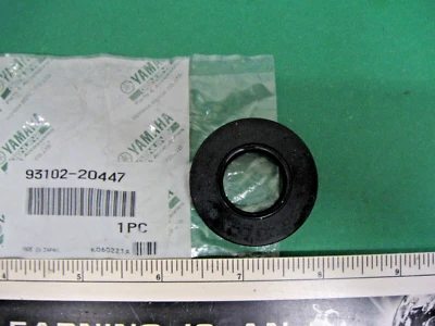 YAMAHA AS2C BR250 CS3 DT100 ET300 HS1 LT2 NOS OEM OIL SEAL 93102-20447-00 jh - Image 1 of 4